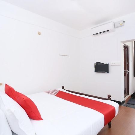 Oyo Flagship Kaveri Tourist Home Guruvāyūr Esterno foto