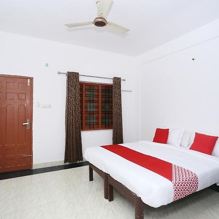 Oyo Flagship Kaveri Tourist Home Guruvāyūr Esterno foto