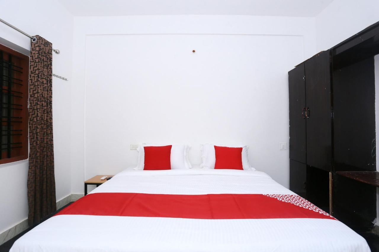 Oyo Flagship Kaveri Tourist Home Guruvāyūr Esterno foto