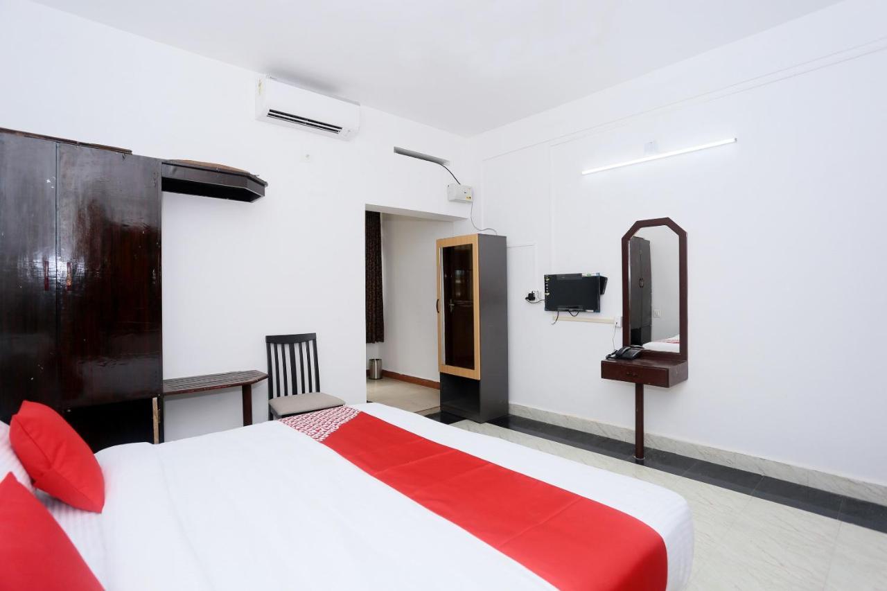 Oyo Flagship Kaveri Tourist Home Guruvāyūr Esterno foto