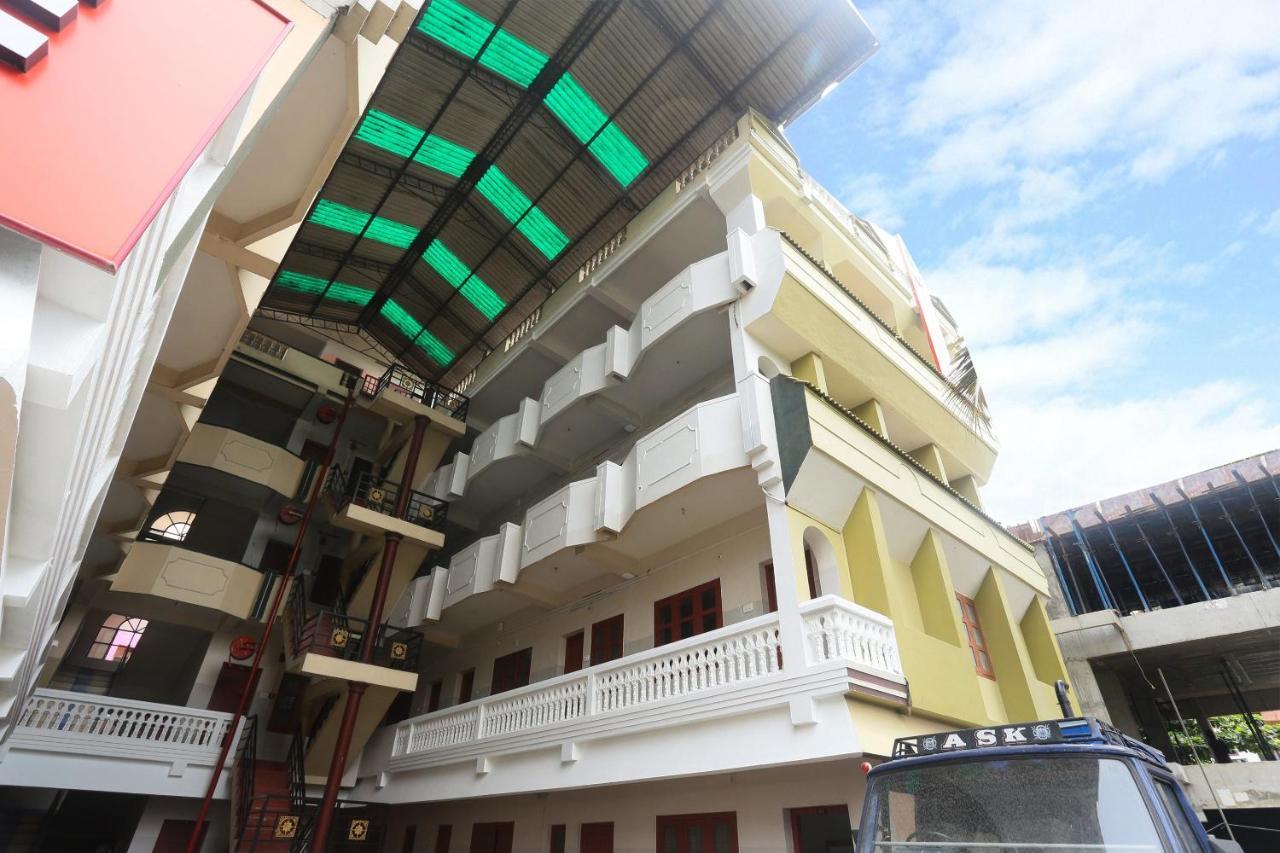 Oyo Flagship Kaveri Tourist Home Guruvāyūr Esterno foto