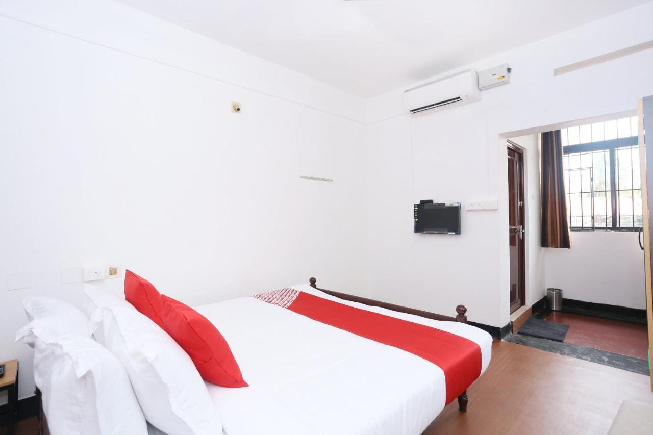 Oyo Flagship Kaveri Tourist Home Guruvāyūr Esterno foto