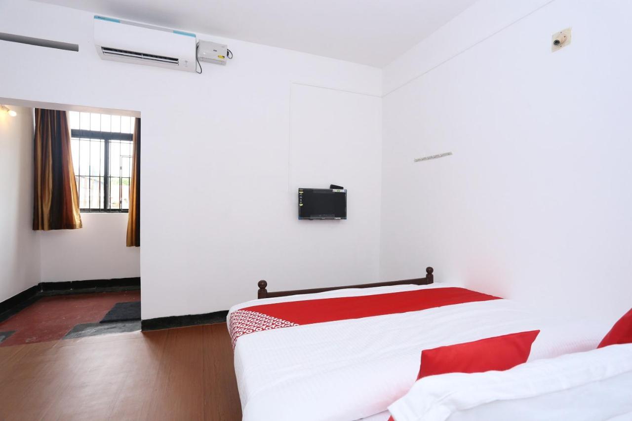 Oyo Flagship Kaveri Tourist Home Guruvāyūr Esterno foto
