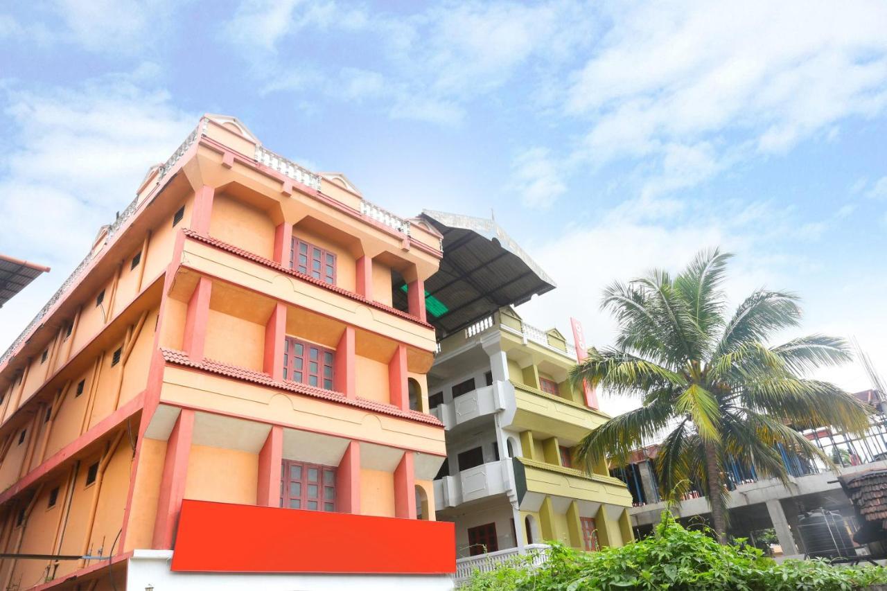 Oyo Flagship Kaveri Tourist Home Guruvāyūr Esterno foto