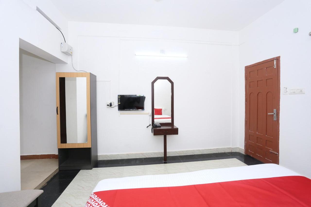 Oyo Flagship Kaveri Tourist Home Guruvāyūr Esterno foto