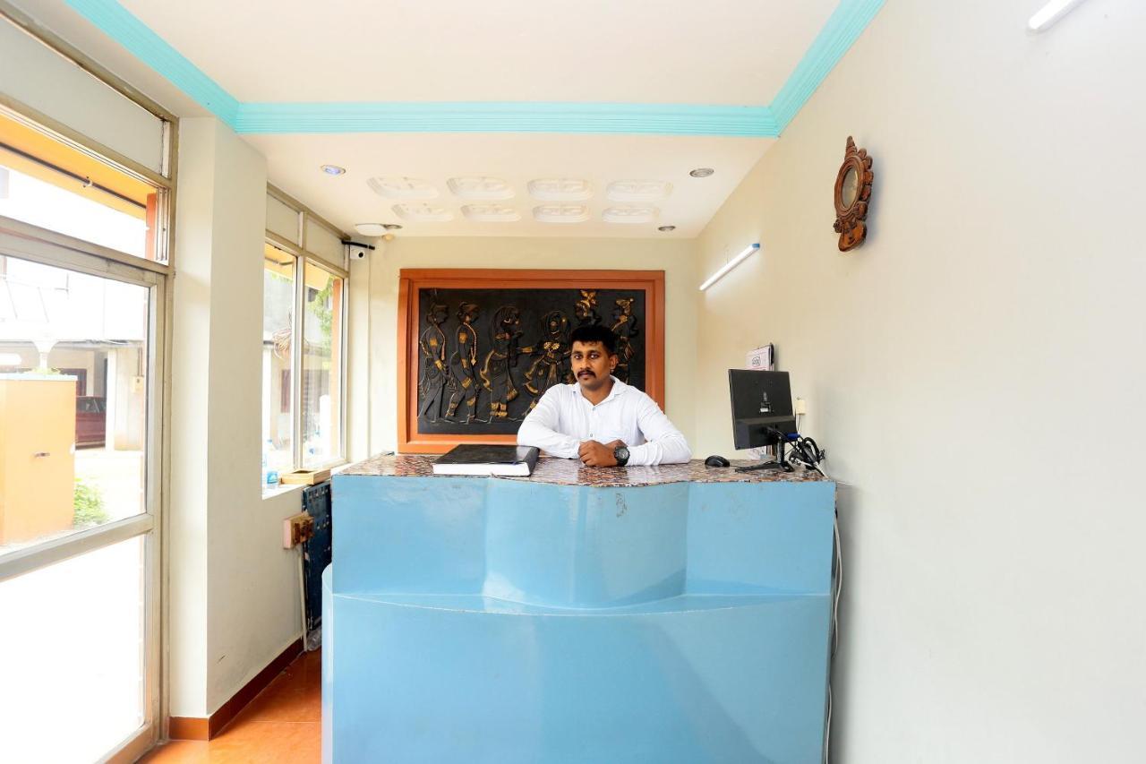 Oyo Flagship Kaveri Tourist Home Guruvāyūr Esterno foto