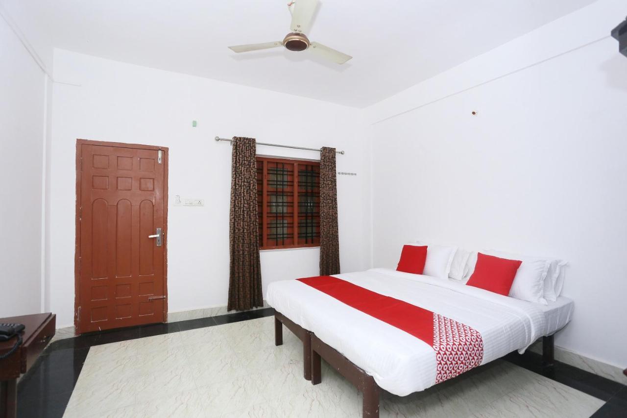 Oyo Flagship Kaveri Tourist Home Guruvāyūr Esterno foto